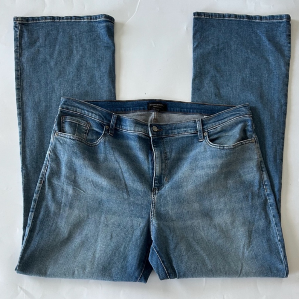Banana Republic Women's Tall Bootcut/Wide Leg Jeans Size 20 NWOT